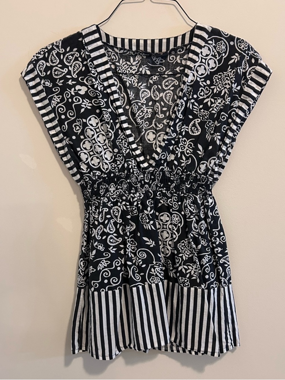 Black & White Mixed Print V-Neck Top